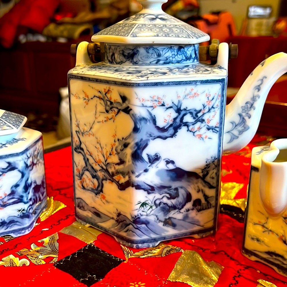 VINTAGE BLUE WHITE PINK CHERRY TREE BLOSSOM CHINESE TEAPOT WITH BRASS HANDLE set